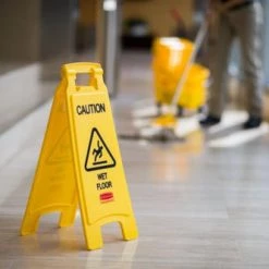 Rubbermaid Cleaning And Hygiene FLOOR SIGN WITH MULTI-LIGUAL