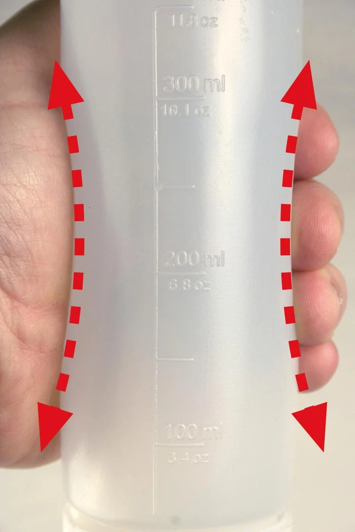 Araven NON DRIP RED 50 CL./ 17OZ SAUCE DISPENSER 2 Araven NON DRIP RED 50 CL./ 17OZ SAUCE DISPENSER